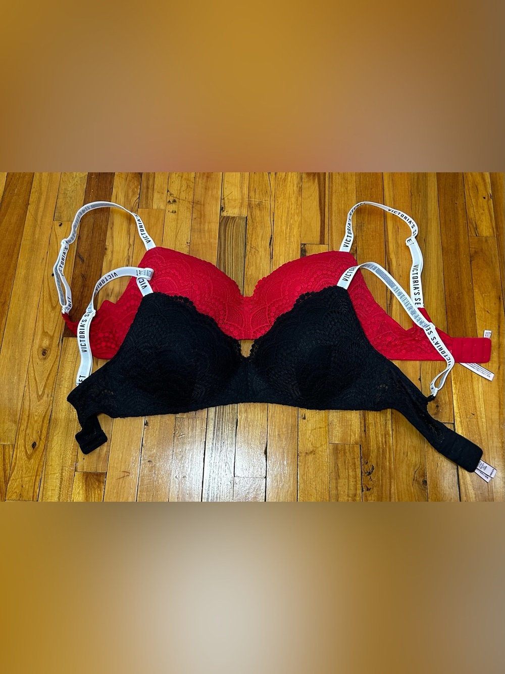 Victoria's Secret Red & Black Lace Contour wireless Bra Duo